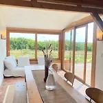 Maison De Charme Dans Un Ecrin De Verdure Et Calme